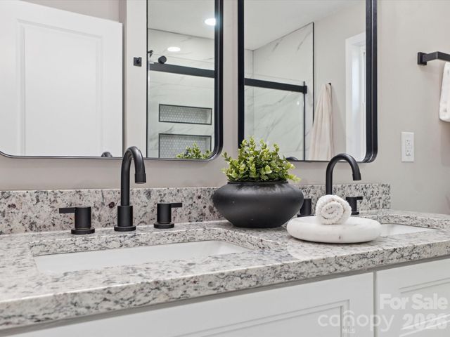 9243 Edgevale Drive, Charlotte, NC 28216