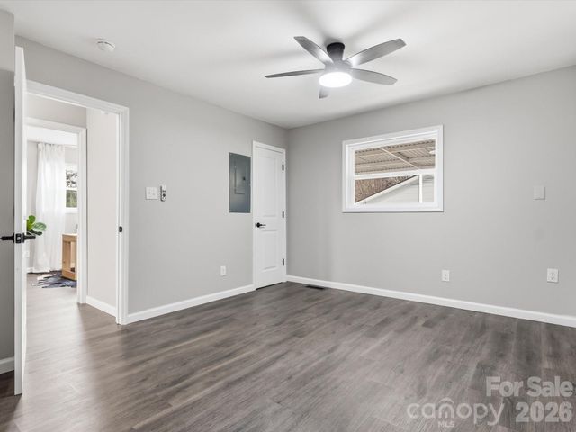 9243 Edgevale Drive, Charlotte, NC 28216