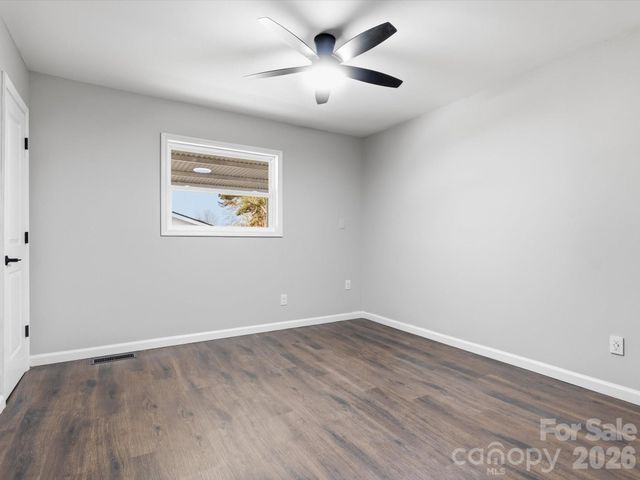 9243 Edgevale Drive, Charlotte, NC 28216