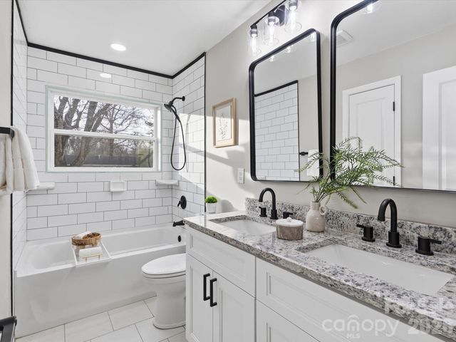 9243 Edgevale Drive, Charlotte, NC 28216