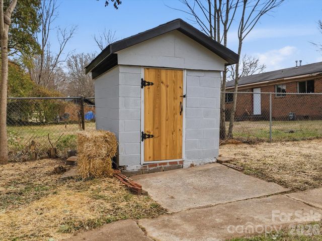 9243 Edgevale Drive, Charlotte, NC 28216