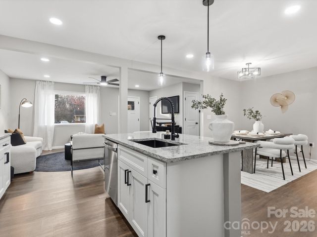 9243 Edgevale Drive, Charlotte, NC 28216