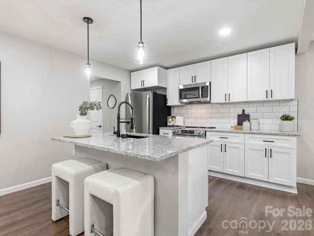 9243 Edgevale Drive, Charlotte, NC 28216