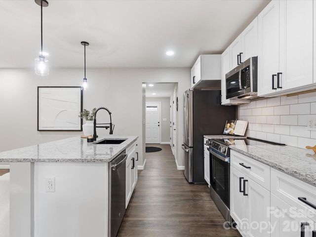 9243 Edgevale Drive, Charlotte, NC 28216