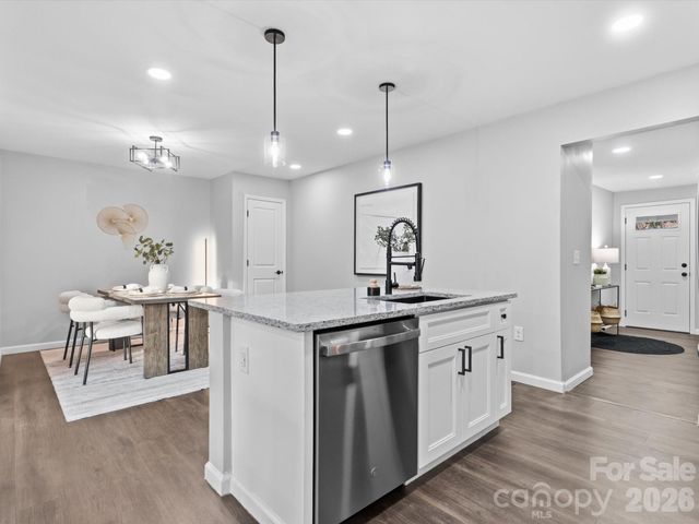 9243 Edgevale Drive, Charlotte, NC 28216