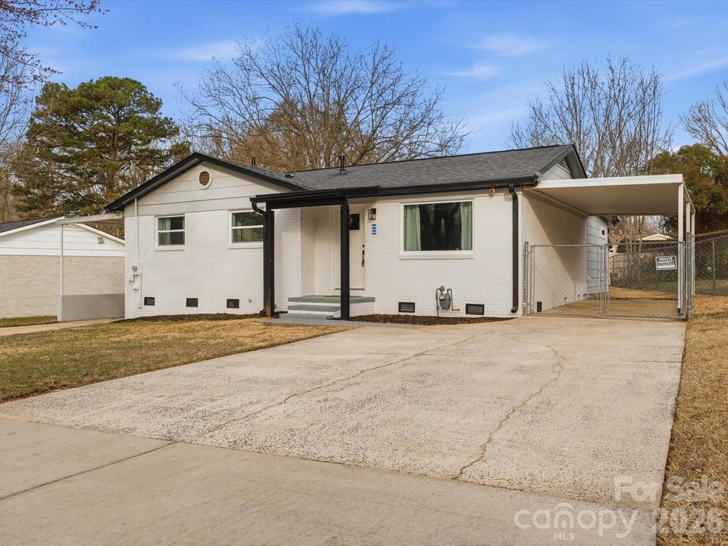 9243 Edgevale Drive, Charlotte, NC 28216