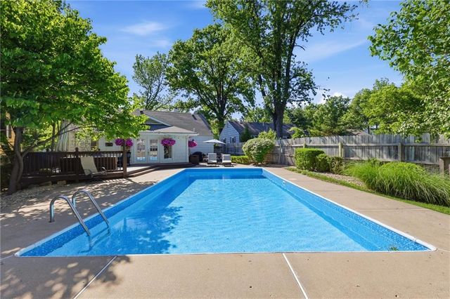 5427 Canterbury Road, Fairway, KS 66205