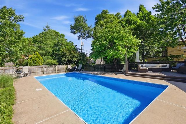 5427 Canterbury Road, Fairway, KS 66205
