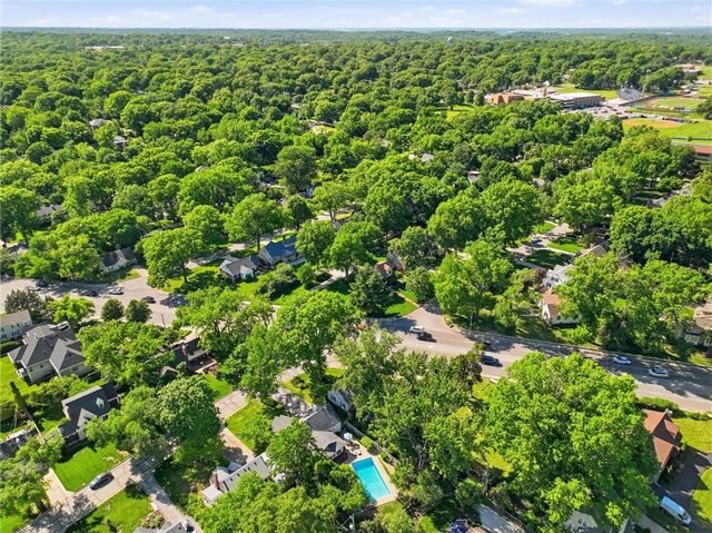 5427 Canterbury Road, Fairway, KS 66205
