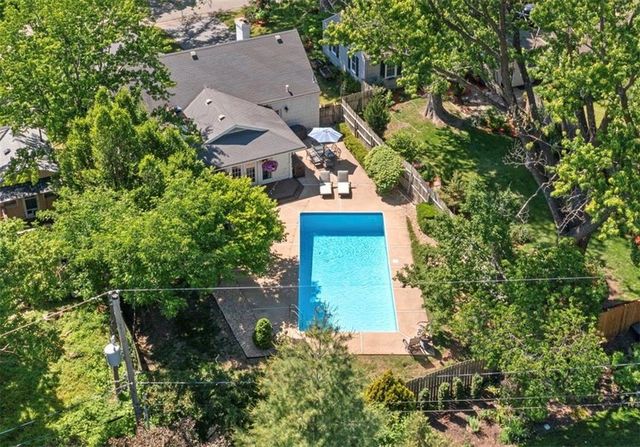 5427 Canterbury Road, Fairway, KS 66205