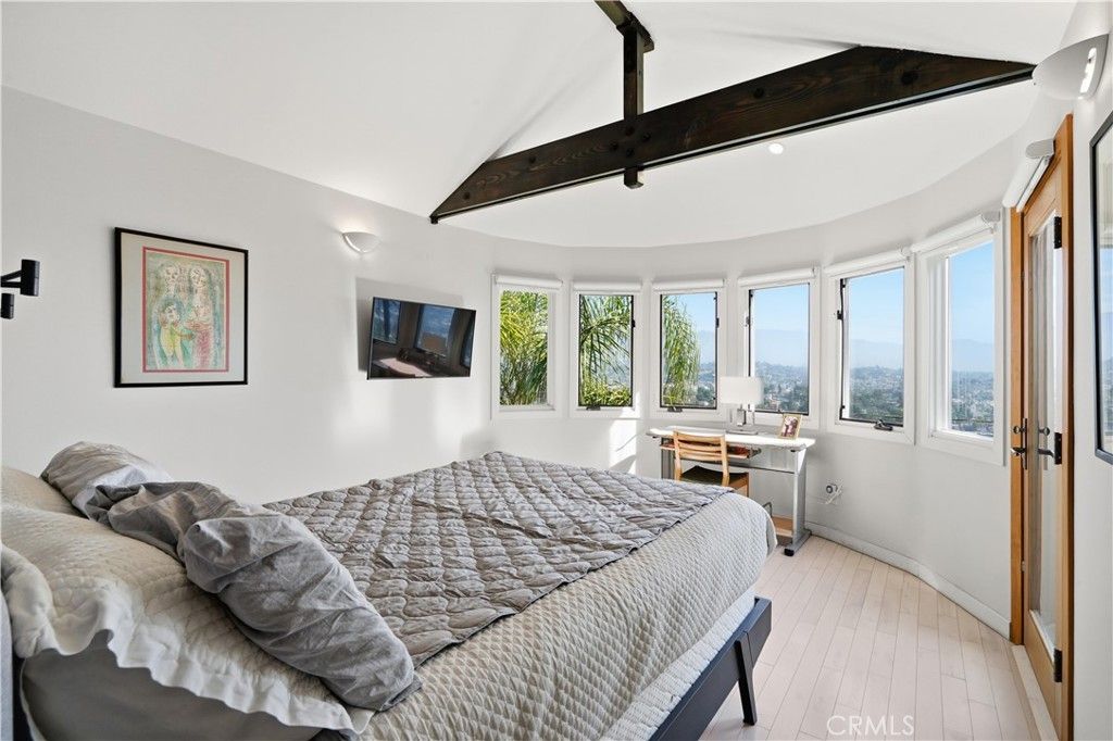 Image 12 of property listing at 611 Cross Avenue, Los Angeles, CA 90065