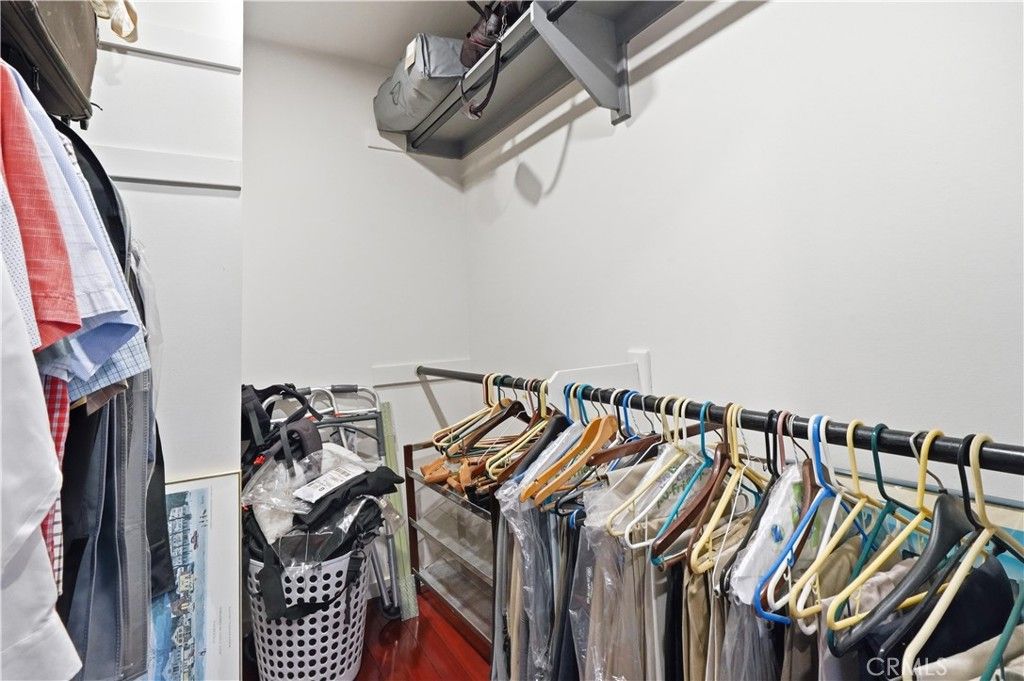 Image 18 of property listing at 611 Cross Avenue, Los Angeles, CA 90065