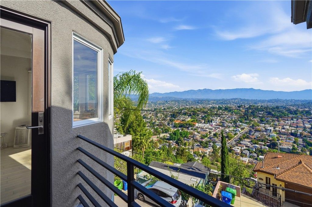 Image 19 of property listing at 611 Cross Avenue, Los Angeles, CA 90065