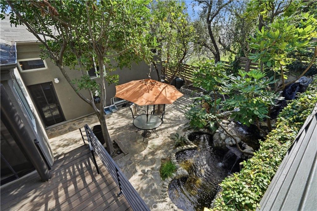 Image 25 of property listing at 611 Cross Avenue, Los Angeles, CA 90065