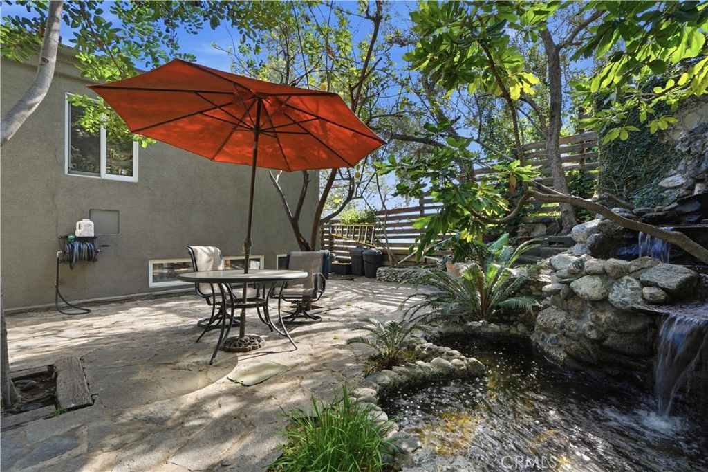 Image 26 of property listing at 611 Cross Avenue, Los Angeles, CA 90065