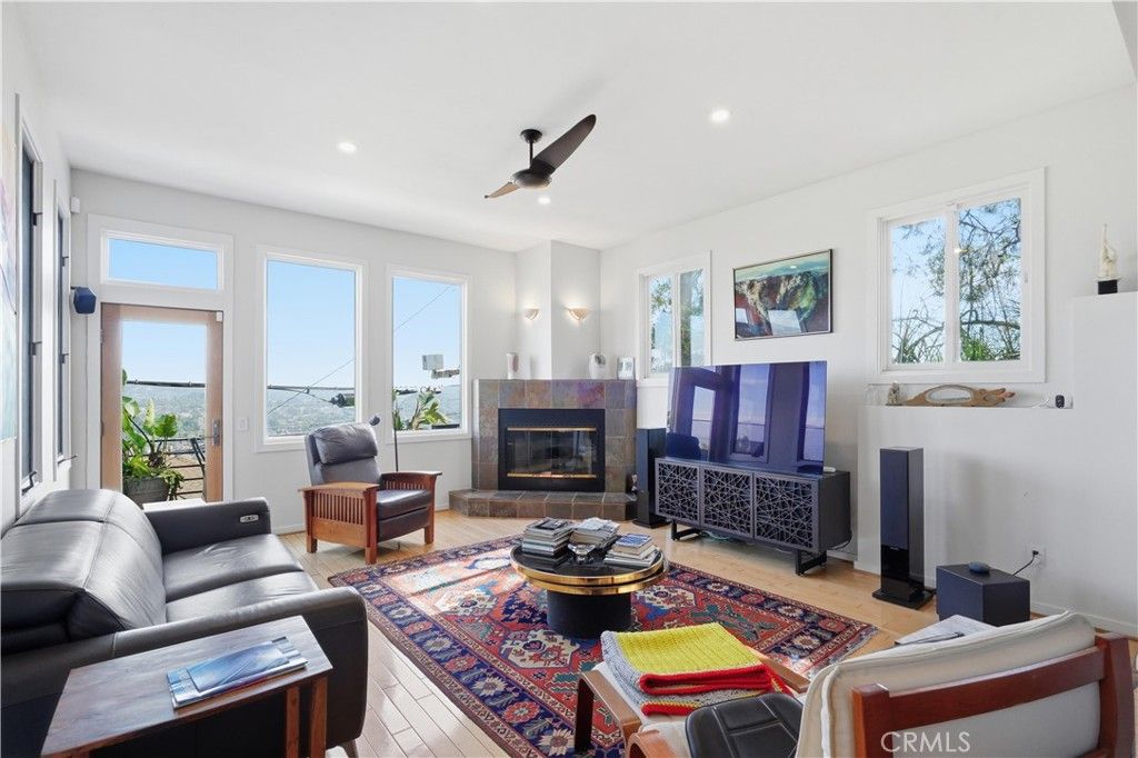 Image 3 of property listing at 611 Cross Avenue, Los Angeles, CA 90065