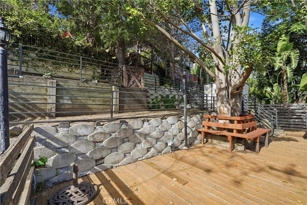 Image 33 of property listing at 611 Cross Avenue, Los Angeles, CA 90065