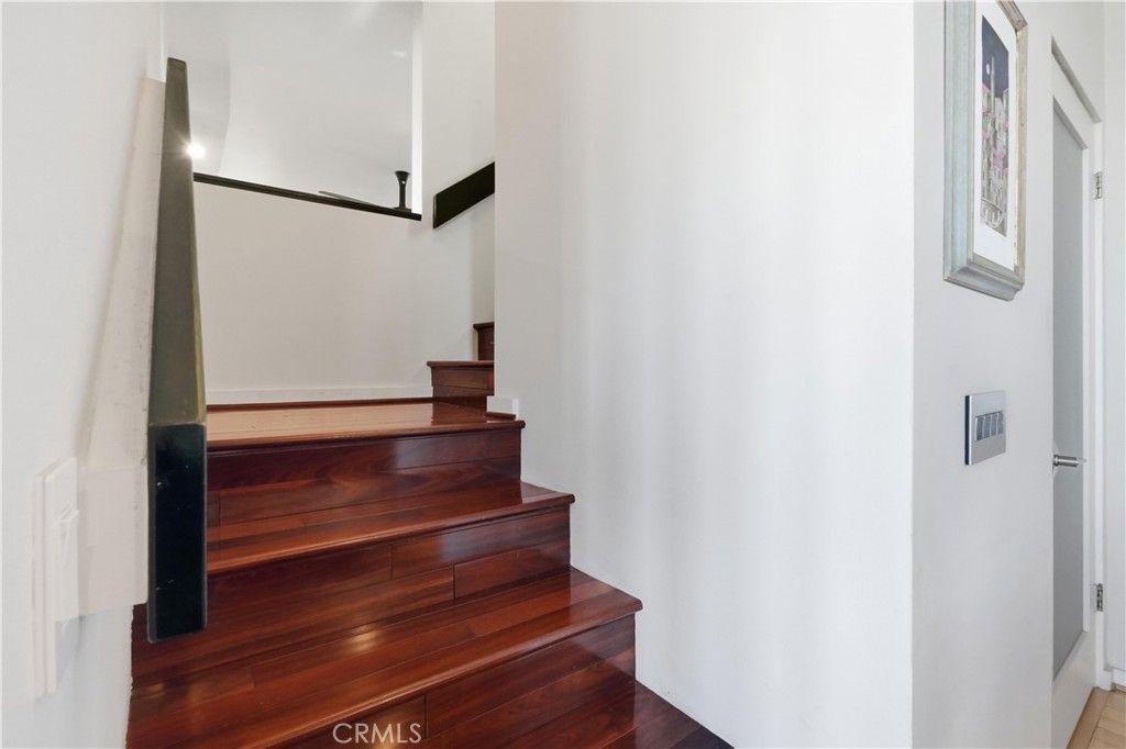 Image 37 of property listing at 611 Cross Avenue, Los Angeles, CA 90065