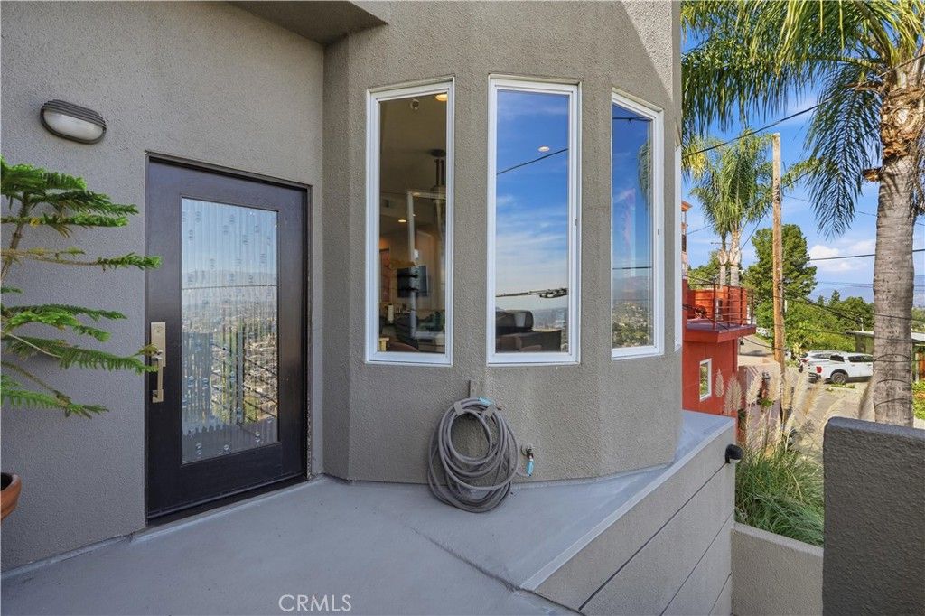 Image 38 of property listing at 611 Cross Avenue, Los Angeles, CA 90065
