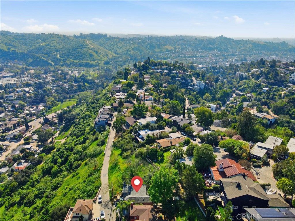 Image 40 of property listing at 611 Cross Avenue, Los Angeles, CA 90065