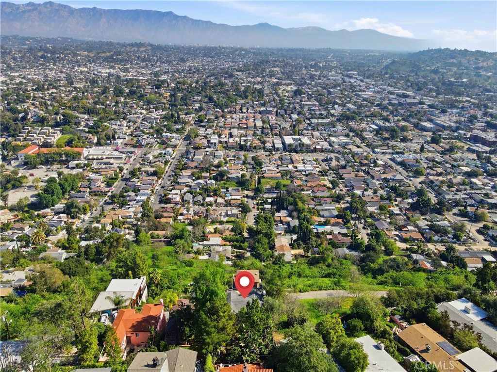 Image 42 of property listing at 611 Cross Avenue, Los Angeles, CA 90065