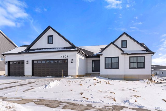 1427 Sandstone Lane, Cedar Falls, IA 50613