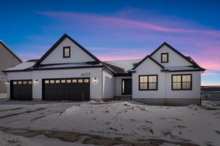 1427 Sandstone Lane, Cedar Falls, IA 50613