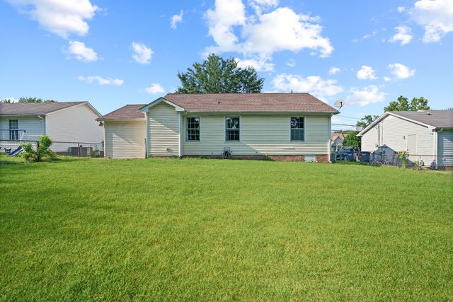 726 Shelton Cir, Clarksville, TN 37042