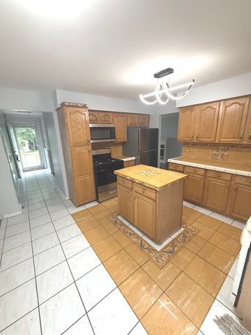 942 E 168th Street, South Holland, IL 60473