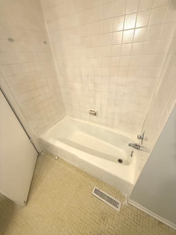 942 E 168th Street, South Holland, IL 60473