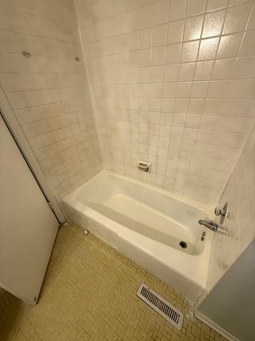 942 E 168th Street, South Holland, IL 60473