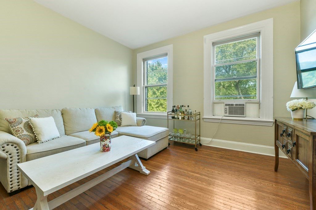 1060 Beacon St 12, Brookline, MA 02446
