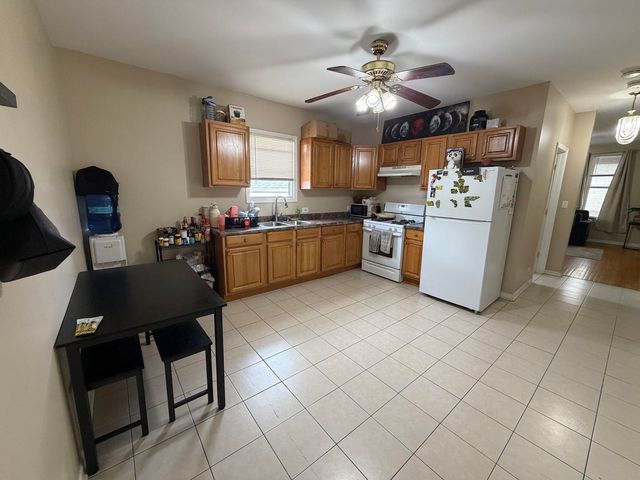 7638 W 61st Place, Summit, IL 60501