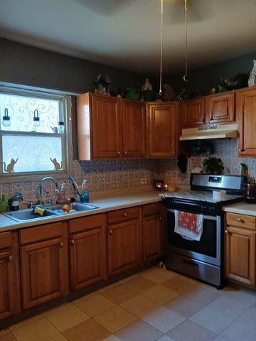 7638 W 61st Place, Summit, IL 60501