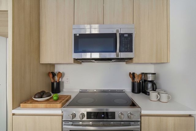 1035 Commonwealth Ave 506, Boston, MA 02215