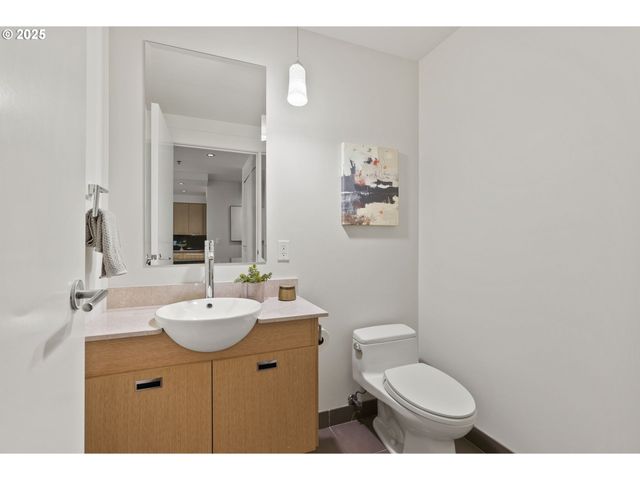 1310 Nw NAITO Pkwy 105, Portland, OR 97209