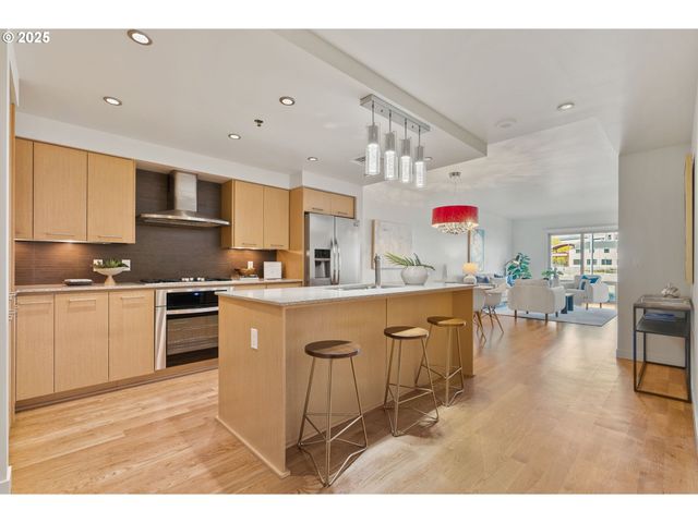 1310 Nw NAITO Pkwy 105, Portland, OR 97209