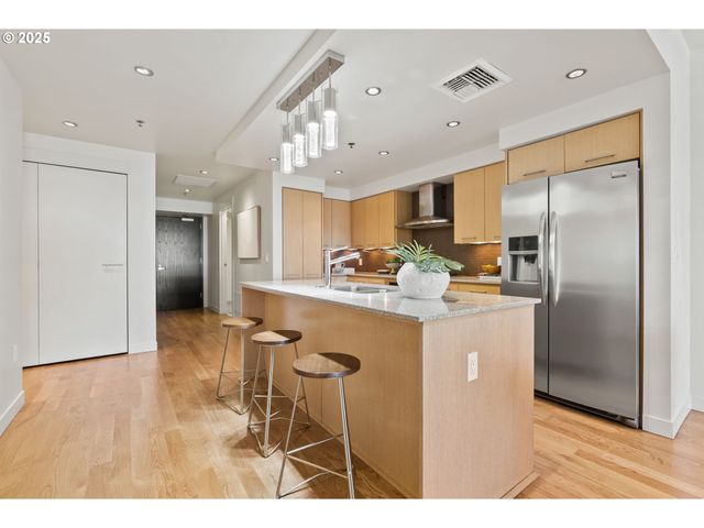 1310 Nw NAITO Pkwy 105, Portland, OR 97209