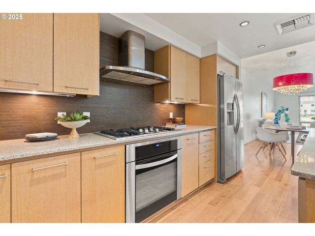 1310 Nw NAITO Pkwy 105, Portland, OR 97209