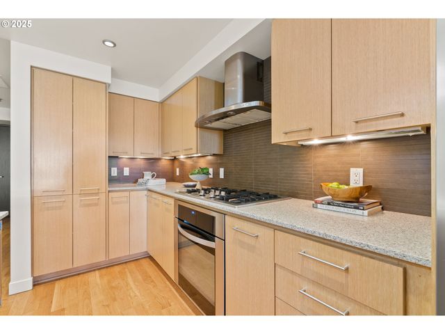 1310 Nw NAITO Pkwy 105, Portland, OR 97209