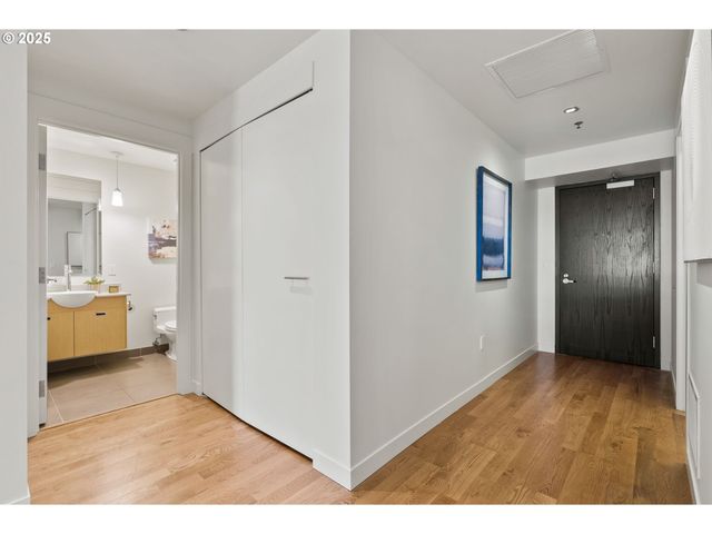 1310 Nw NAITO Pkwy 105, Portland, OR 97209