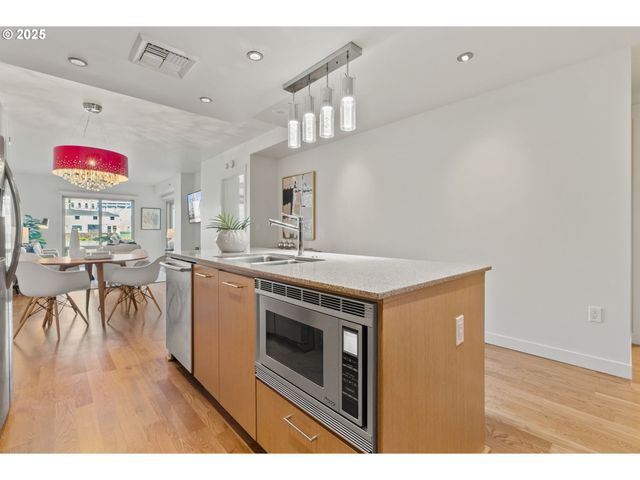 1310 Nw NAITO Pkwy 105, Portland, OR 97209