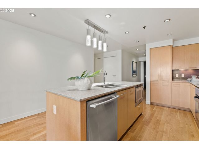 1310 Nw NAITO Pkwy 105, Portland, OR 97209