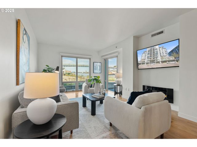 1310 Nw NAITO Pkwy 105, Portland, OR 97209