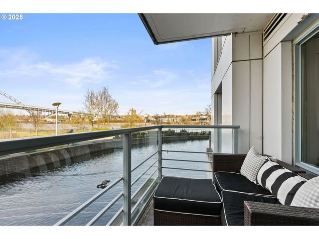 1310 Nw NAITO Pkwy 105, Portland, OR 97209