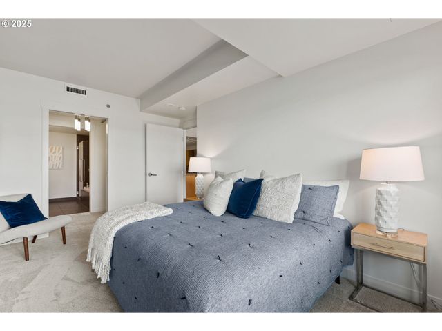 1310 Nw NAITO Pkwy 105, Portland, OR 97209