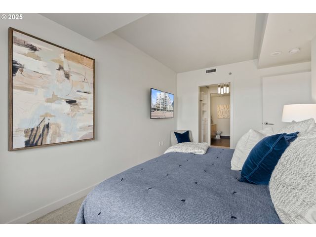 1310 Nw NAITO Pkwy 105, Portland, OR 97209