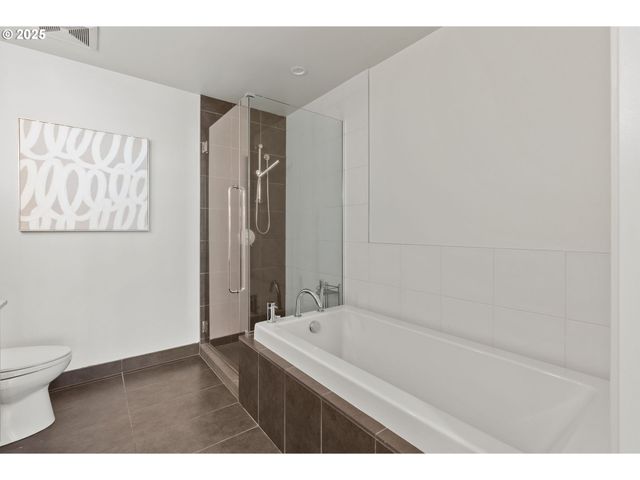 1310 Nw NAITO Pkwy 105, Portland, OR 97209