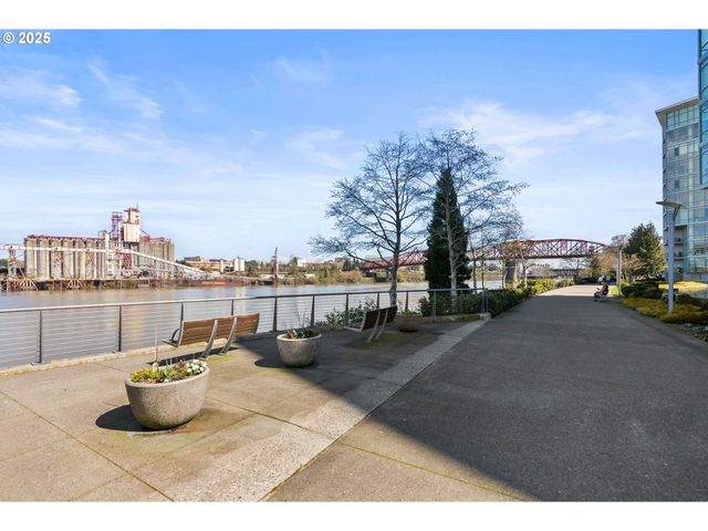 1310 Nw NAITO Pkwy 105, Portland, OR 97209