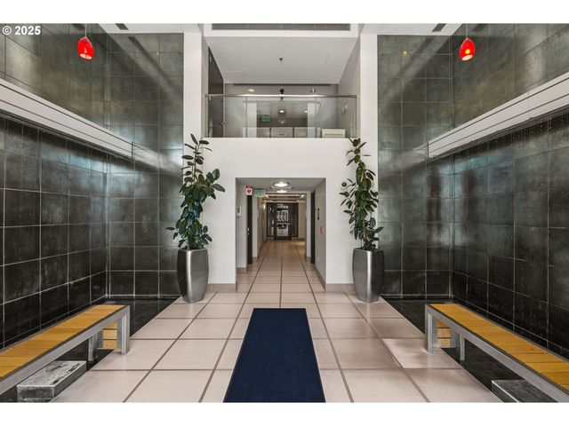 1310 Nw NAITO Pkwy 105, Portland, OR 97209